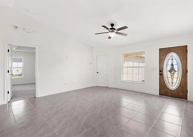 Building Photo - 8961 SE Hwy 42