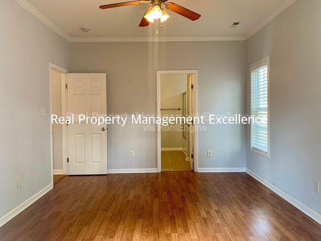 Building Photo - 110 Caribbean CT'