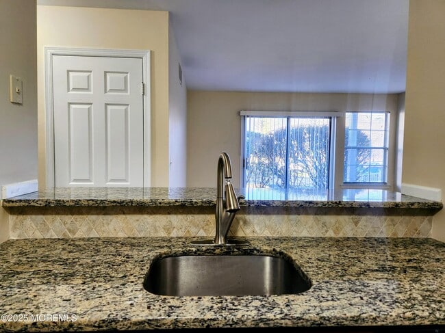 Building Photo - 9 Hackamore Ct