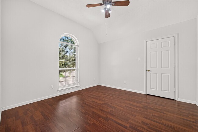Building Photo - 12110 Laurel Ct