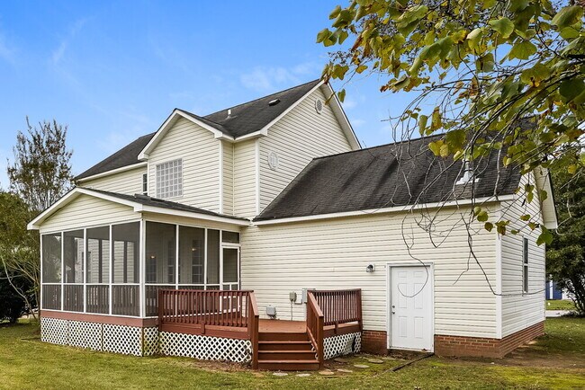 Building Photo - 512 Waterford Dr