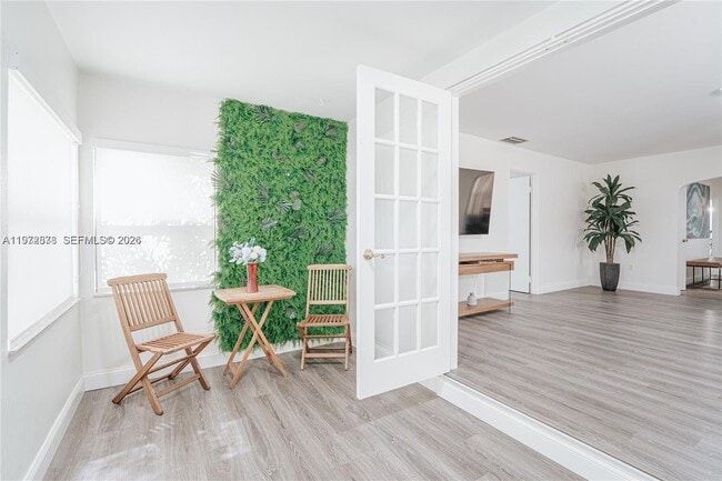 Building Photo - 11080 Peachtree Dr