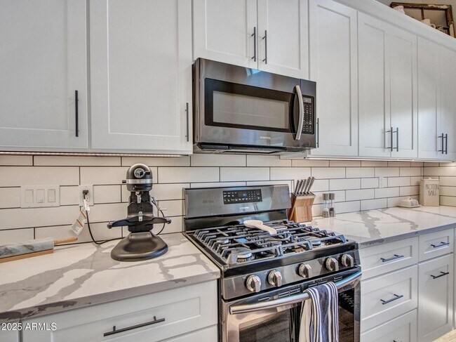 Building Photo - 4326 W Kenai Dr