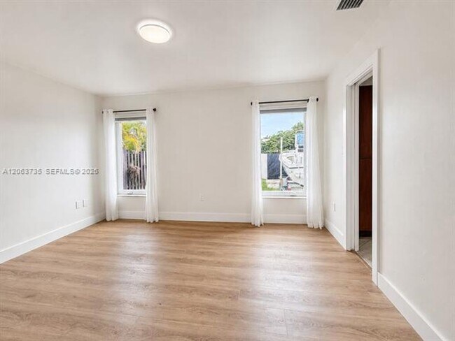 Building Photo - 4340 SW 146th Ct