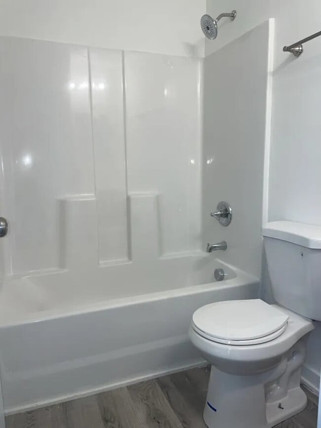 Building Photo - 3 Bedroom 2 Bathroom