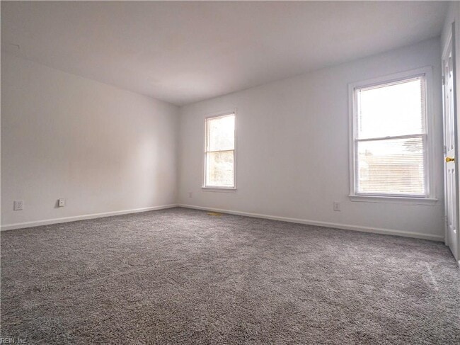Building Photo - 2407 Rennie Dr