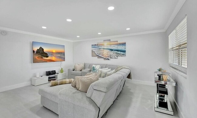 Building Photo - 581 Monaco Blvd