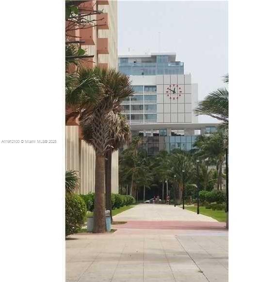 Building Photo - 2655 Collins Ave