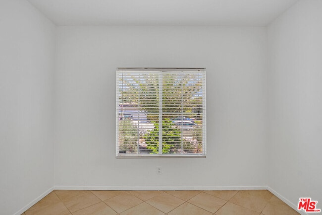 Building Photo - 3811 Eastgate N Rd