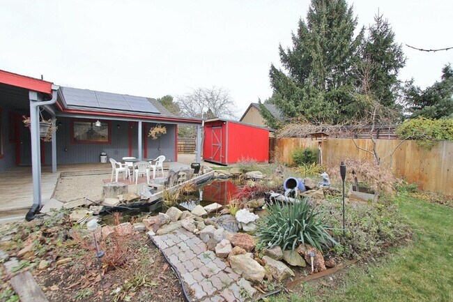 Building Photo - Fantastic Private Oasis in South East Bois...