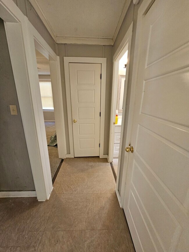 Building Photo - Rental in Jacksonville