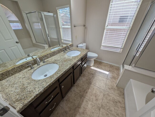 Building Photo - 3 Bedroom Plus an Office Home in the Candlewood Community Near S Cooper Rd and W Warner Rd!