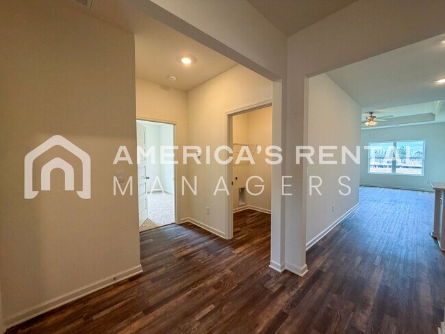 Building Photo - Modern Single Level Living in Doss Ferry - Available NOW!