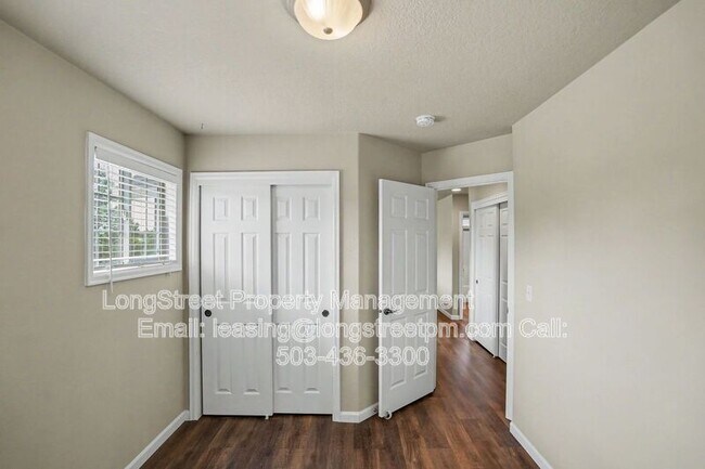 Building Photo - 1227 SE Rivergreen Ave