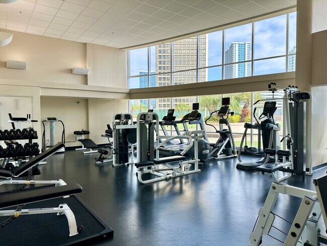 Building Photo - Moana Pacific West Tower 1BR/1BA/1PK