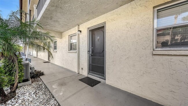 Building Photo - 2220 Stickney Point Rd