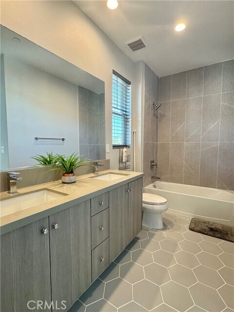 Building Photo - 20401 Aberdeen Ln