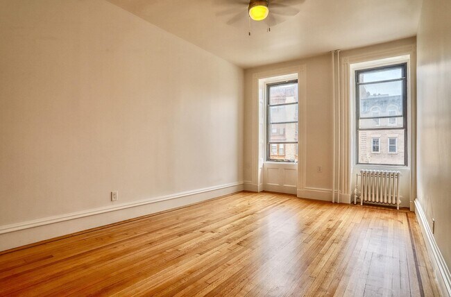 Building Photo - 1131 Washington St