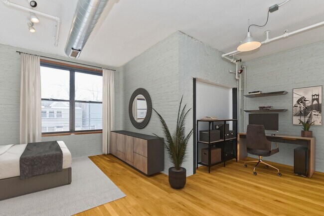 Building Photo - 2013 W Division