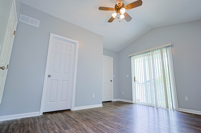 Building Photo - 8872 Lagoon Dr