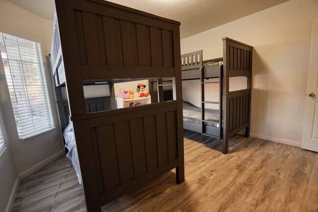 Building Photo - 16087 Bubbling Wells Rd