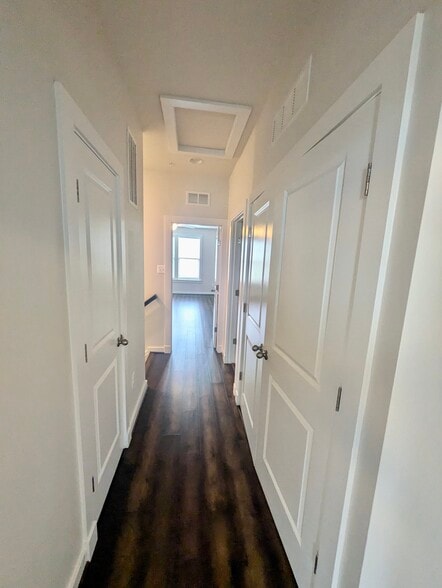 Building Photo - 1121 Lawler Dr
