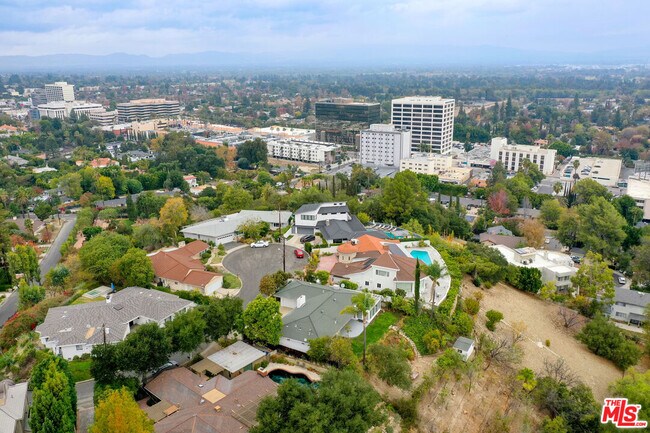 Building Photo - 16210 Bertella Dr