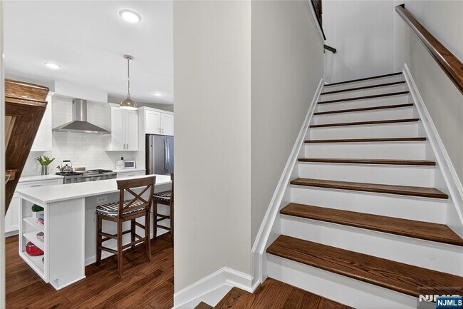 Building Photo - 117 Truman Dr