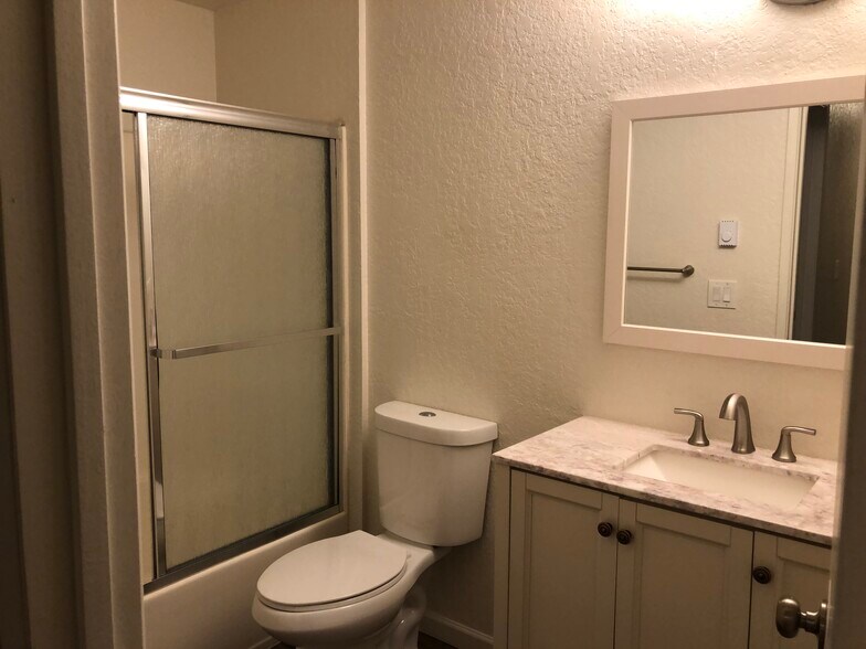 Building Photo - 227 Dorn Ave