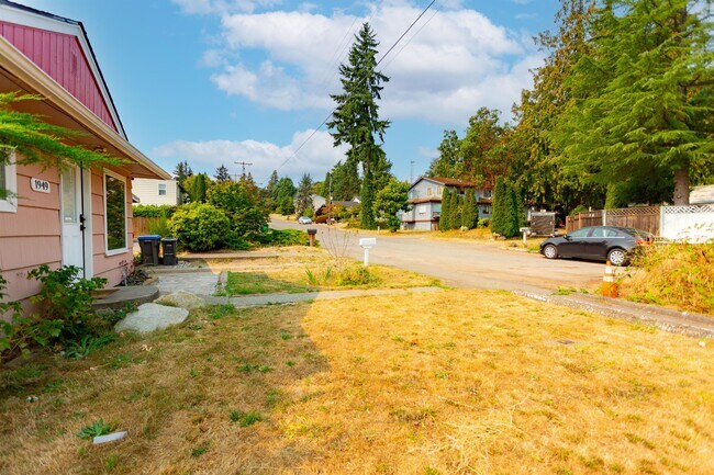 Building Photo - 1949 NE Barnett St