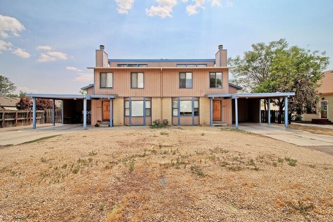 Building Photo - Spacious 3-Bed Townhouse with Private Pati...