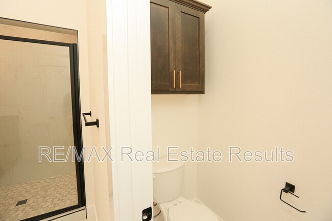 Building Photo - 12 Celtic Dr