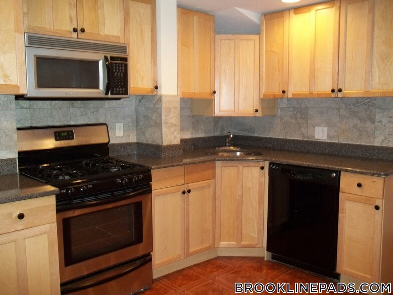 Building Photo - 191 Winthrop Rd