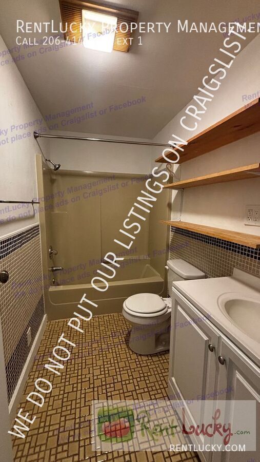 Building Photo - 1522 NE 97th St