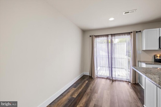 Building Photo - 10506 Circle 1 Dr