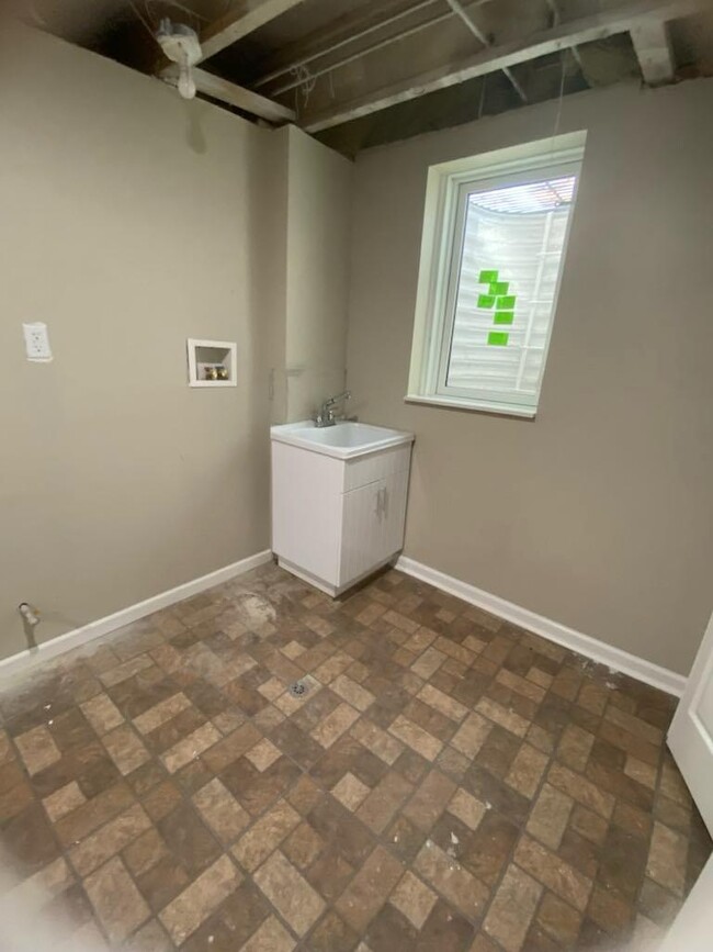 Building Photo - 3494 Burbank Dr