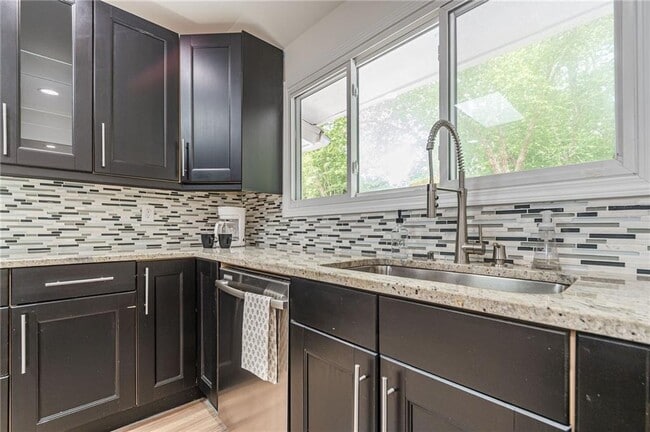 Building Photo - 4523 Runnemede Rd NW