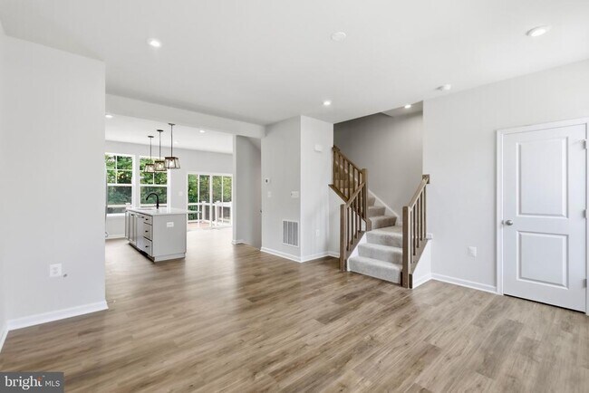 Building Photo - 241 Monteith Dr