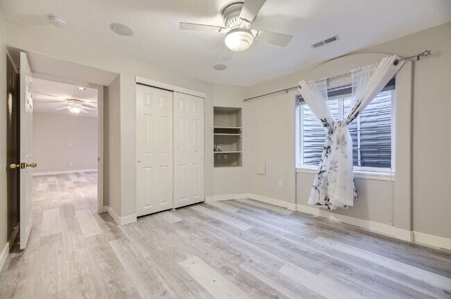 Building Photo - Luxury Living Awaits in this Grant Ranch Home! Meticulously Maintained Home Featuring 6 Bedrooms/...