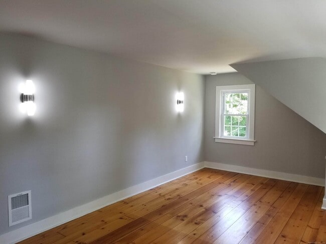 Building Photo - 243 Highland Ave
