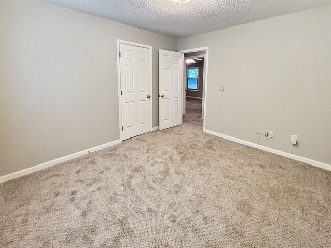 Building Photo - 1497 Chaseway Cir