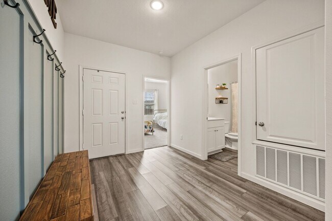 Building Photo - 4724 Swan Nck Dr