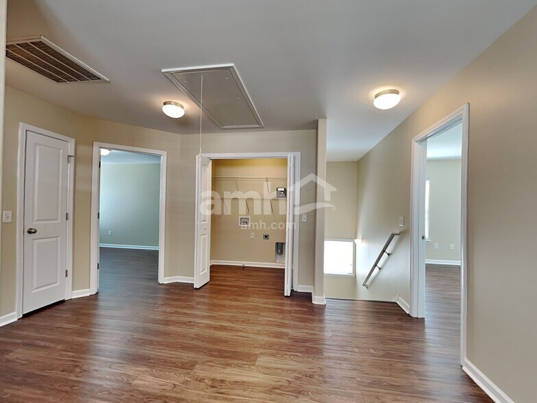 Building Photo - 100 Summer Hill Ct
