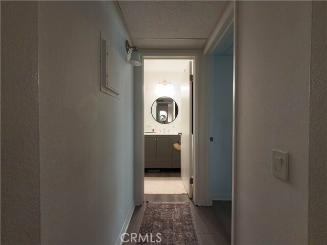 Building Photo - 532 N Rossmore Ave