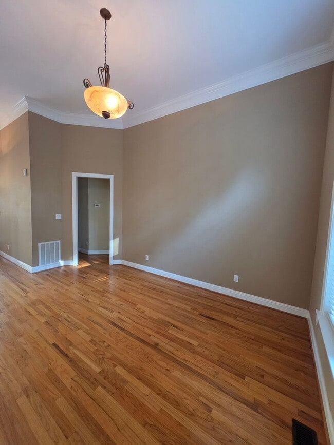 Building Photo - 306 Lochleven Ct