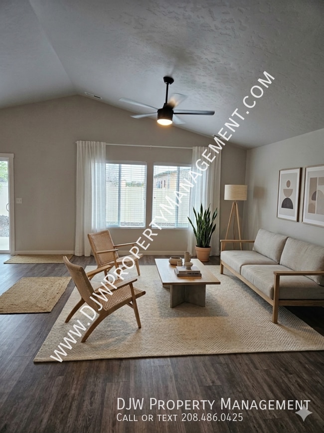 Building Photo - 3948 N Chelmsford Ave