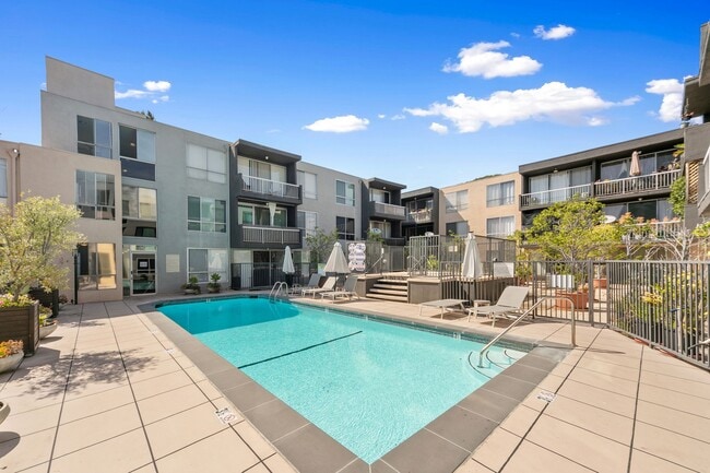Building Photo - 1745 Camino Palmero St