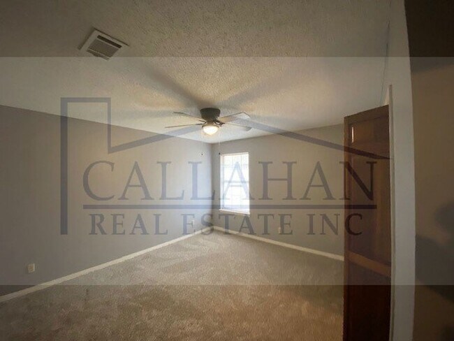 Building Photo - 205 Lynnewood Dr