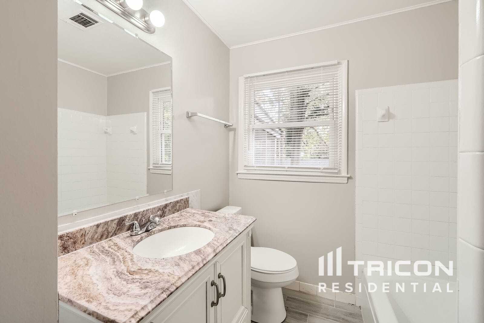Building Photo - 5313 Larewood Dr