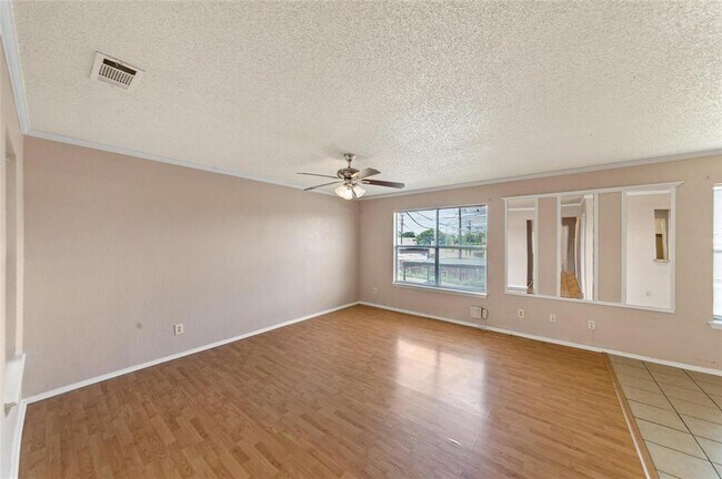 Building Photo - 5545 Brookview Ct